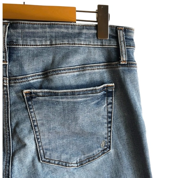 Silver Jeans Beau Girlfriend Fit Jeans Size 30 Light Wash Distressed - Picture 11 of 14